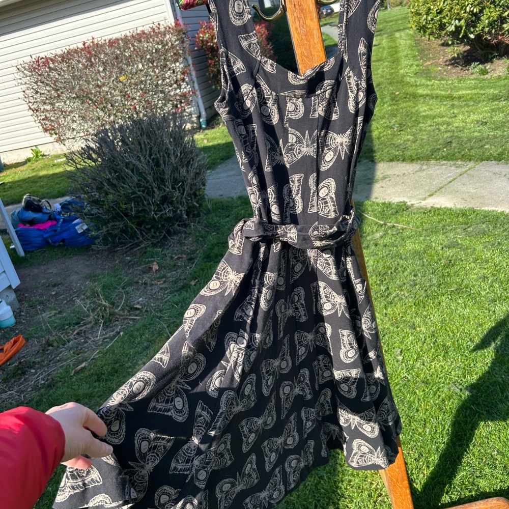 Effie's Heart Elegant Black and Cream Patterned Midi Dress